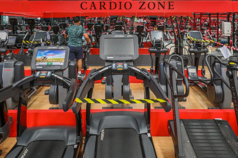 Woman Goes Viral For Standing Over Her Man's Shoulders At Gym To Watch Him Use His Phone