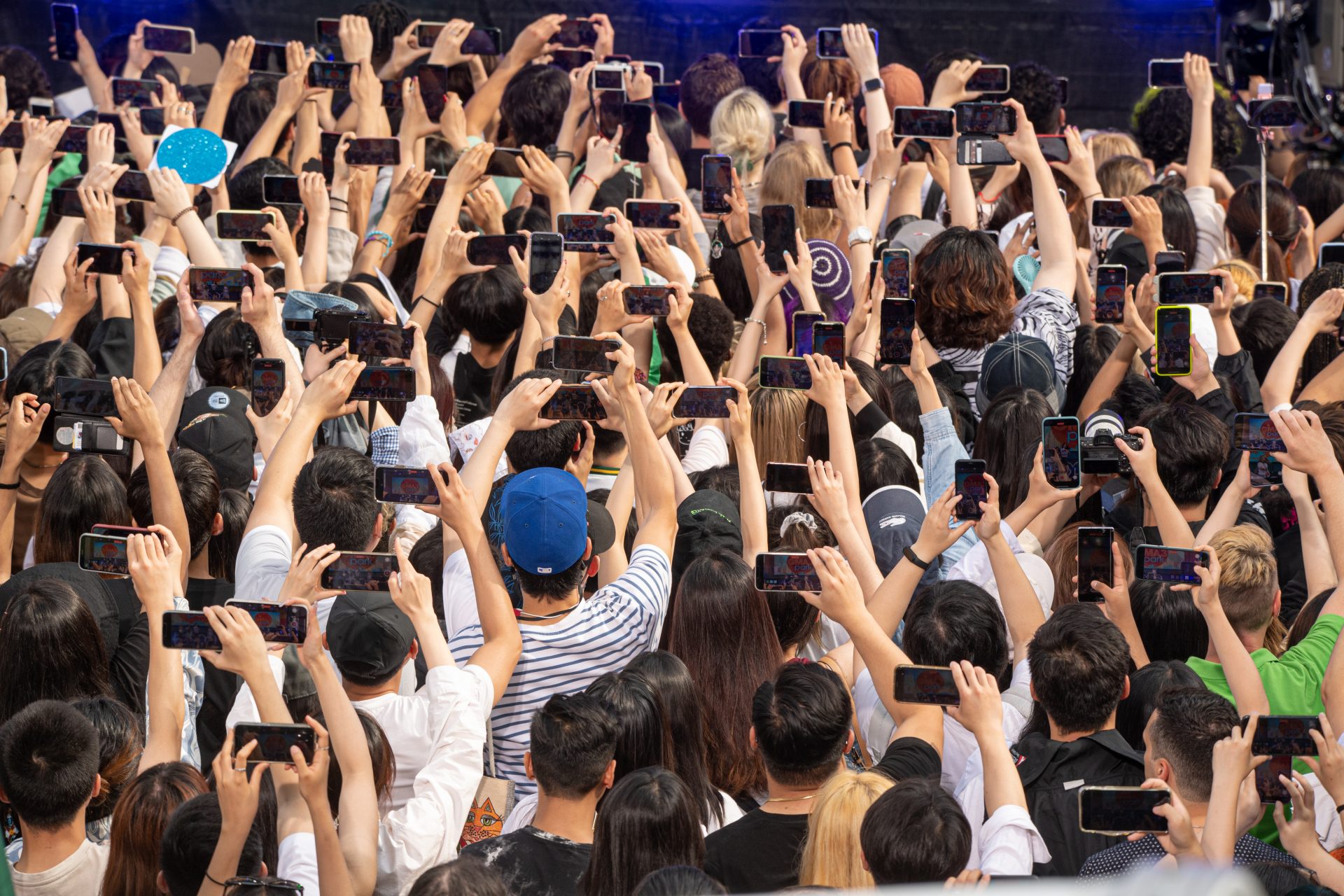 (VIDEO) Shocking Fan Videos Show Massive LED Screen Falling & Crushing Dancers At Hong Kong Concert