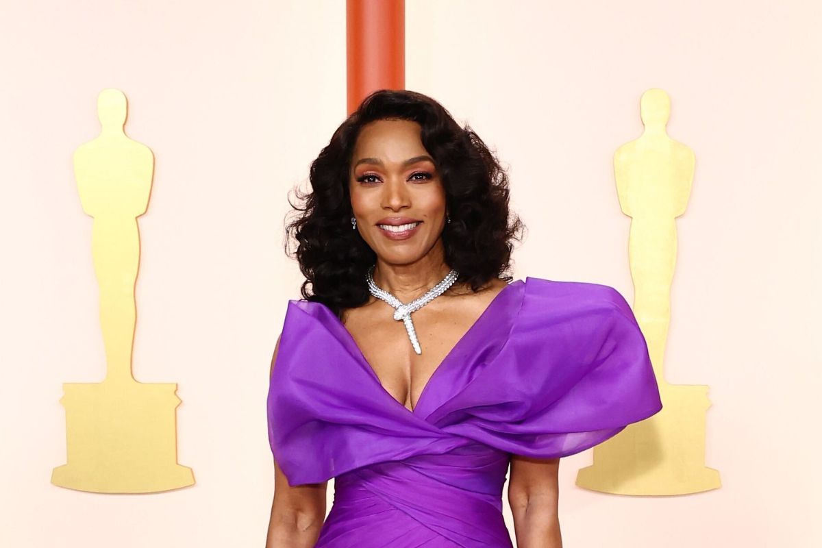 Fans In Uproar After Angela Bassett Loses ‘Best Supporting Actress’ Oscar To Jamie Lee Curtis