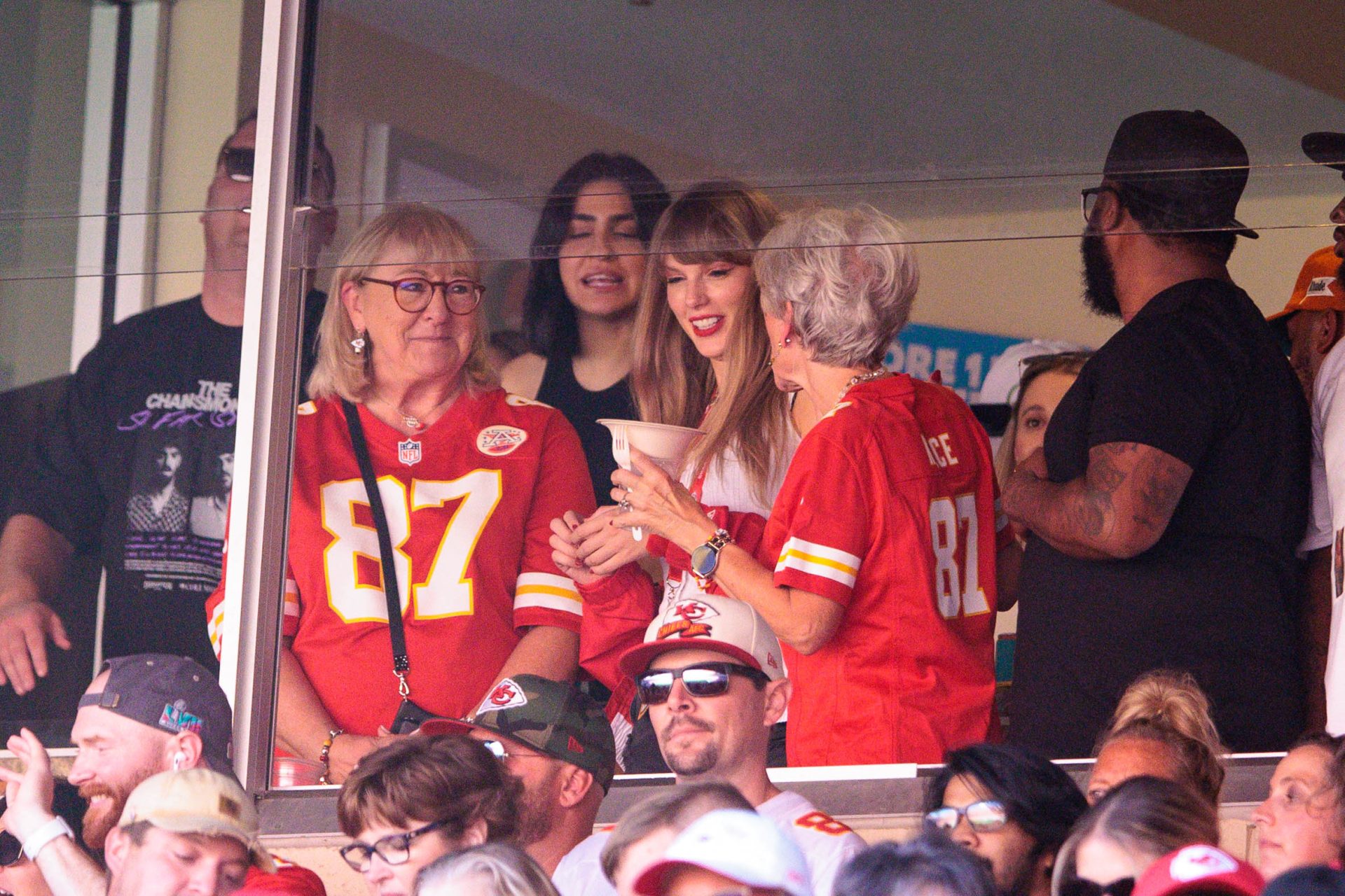Locked In? Travis Kelce Says His Friends & Family Spoke 'Good Things' About Taylor Swift After Bears vs Chiefs Game