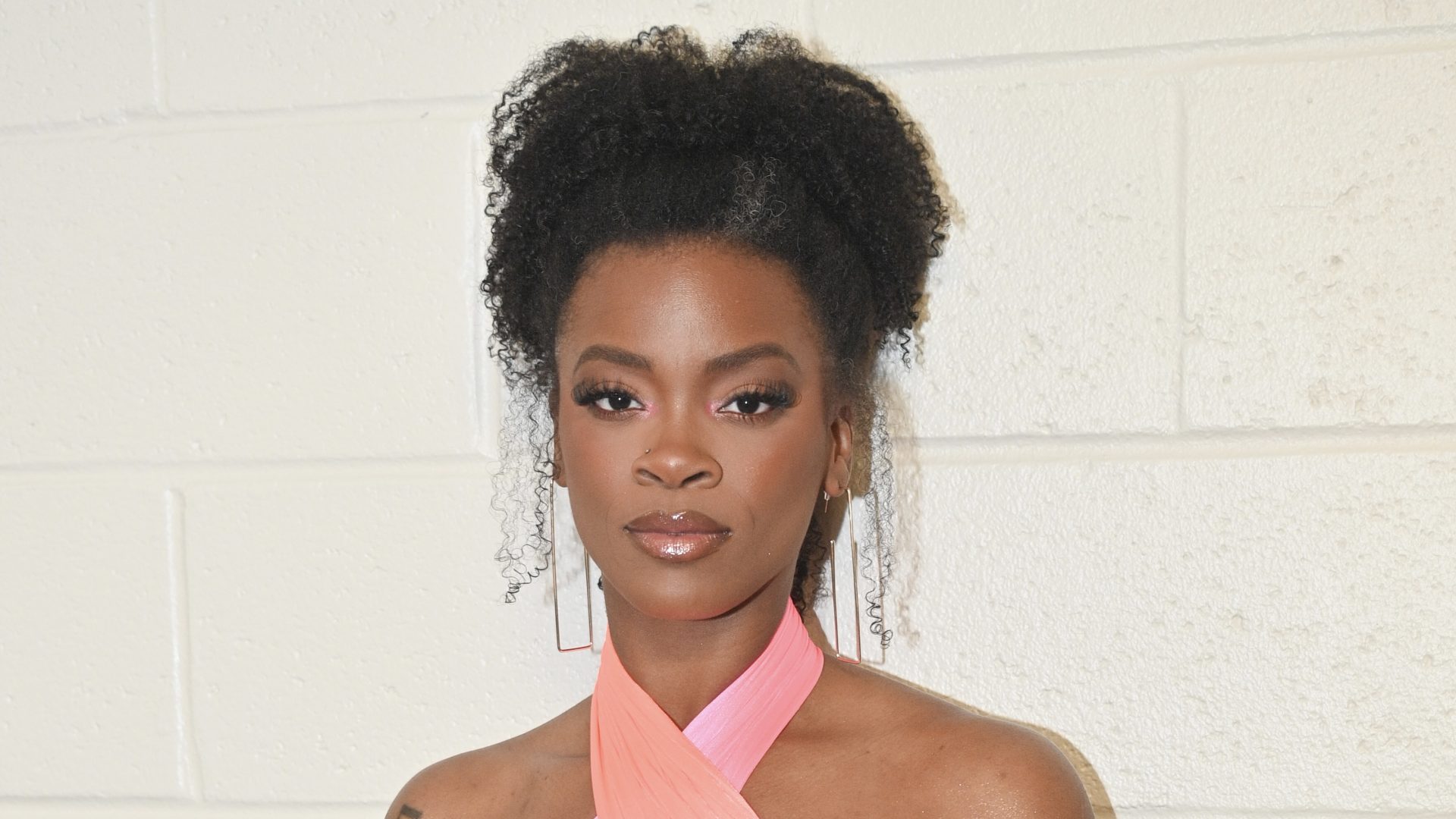 Don't Play With Her! Ari Lennox Comes Close To Throwin' Hands With A Fan: "Don't You Ever Disrespect A Beautiful Black Woman"