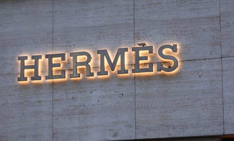 Hermés Founder Descendant Former Gardener Inherit Billions