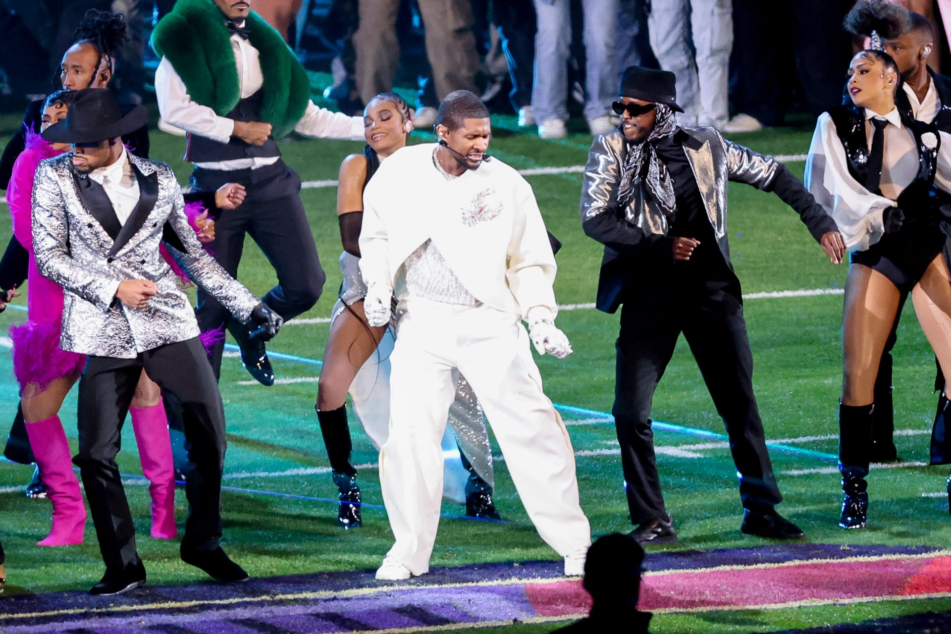 Usher Lights Up Vegas w/ Super Bowl Show Amid Marriage News