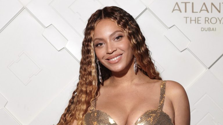 DUBAI, UNITED ARAB EMIRATES - JANUARY 21: Beyoncé attends the Atlantis The Royal Grand Reveal Weekend, a new ultra-luxury resort on January 21, 2023 in Dubai, United Arab Emirates in Dubai, United Arab Emirates.