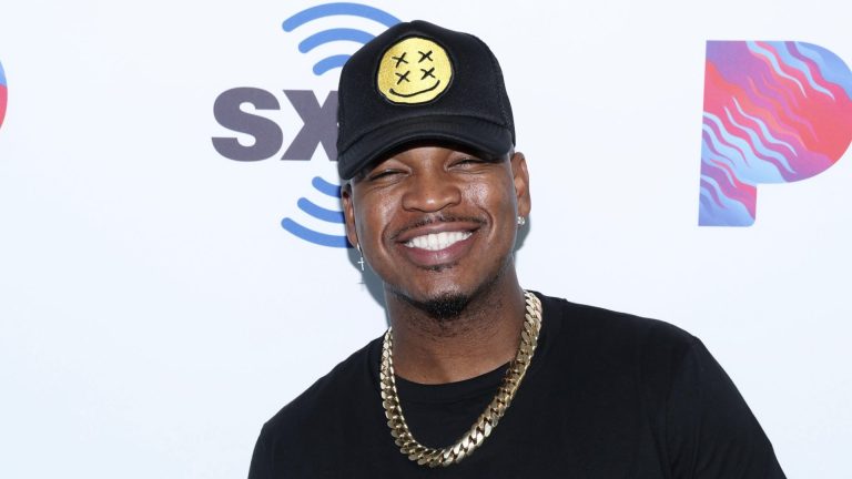 LOS ANGELES, CALIFORNIA - OCTOBER 05: Ne-Yo visits The SiriusXM Studio on October 05, 2023 in Los Angeles, California.