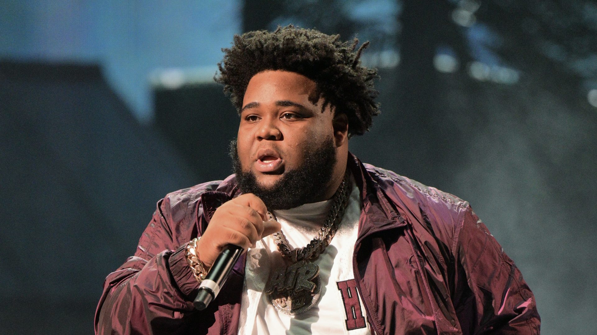 ATLANTA, GA - DECEMBER 1: Rapper Rod Wave performs onstage during "The Beautiful Mind Tour" with Rod Wave at State Farm Arena on December 1, 2022 in Atlanta, Georgia.