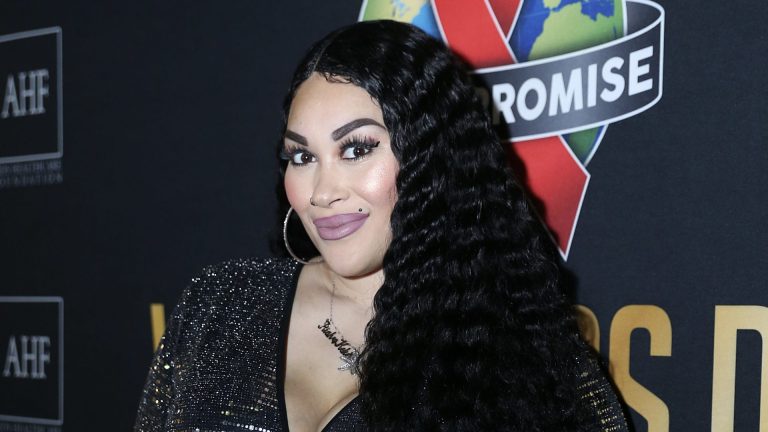 Issa Bae Watch?! KeKe Wyatt Sparks Social Media Reactions After Poppin' Out With A Mystery Man For A Night Out (WATCH)