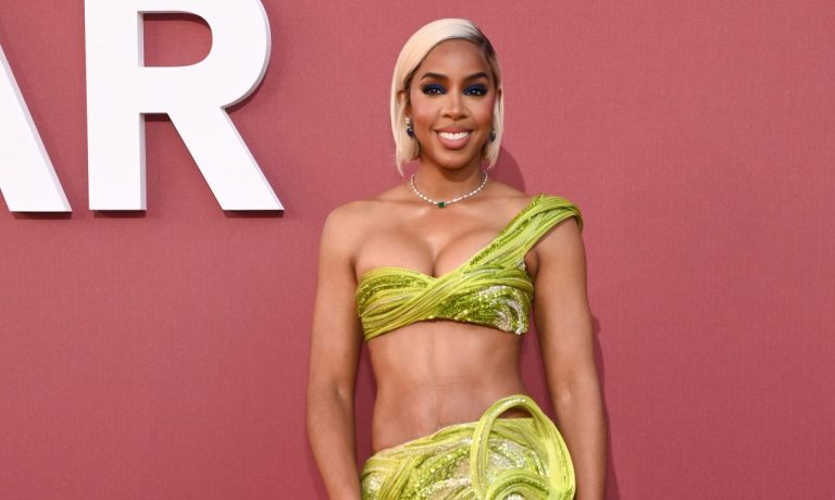 Kelly Rowland Attempts Cold Plunge But Her Bod Steal The Show