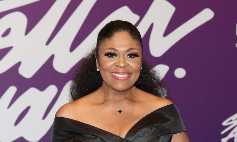 Kim Burrell Apologizes To LGBTQ+ Community At Gospel Music Awards For Past "Hurtful" Comments (VIDEO) Stellar Gospel Music Awards